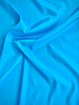 Turkis. 
Rytmeflag til rytmisk gymnastik, herunder både holdgymnastik og individuel gymnastik, dans, børnerytmik, motorik, bevægelseslege, træning og opvisning. Gymnastik håndredskab med flot visuel effekt. Rytmeflaget laver smukke, bølgende bevægels