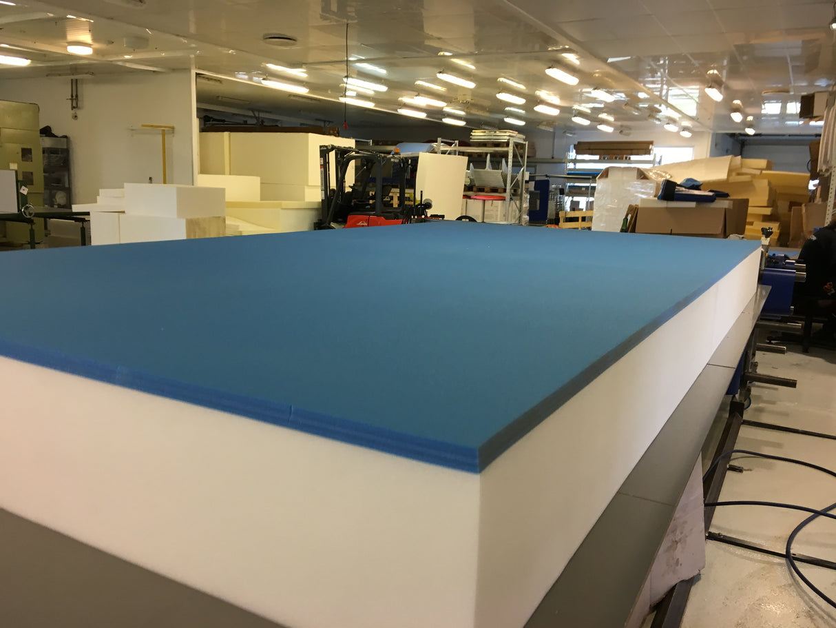 Støddæmperpladen er limet fast til skumkernen, så den altid ligger korrekt. 