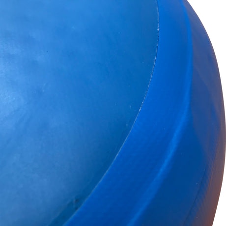 Airtrack H10 2x15m til fiberbane. Bruges som overlægsbane til fiberbaner til de yngste gymnaster. Lufttæt luftspringbane med hvid midterlinie. Plan springoverflade med DWF dug. Bærehåndtag på sider. 2 stk. autoluk indblæsningsventiler diagonalt place