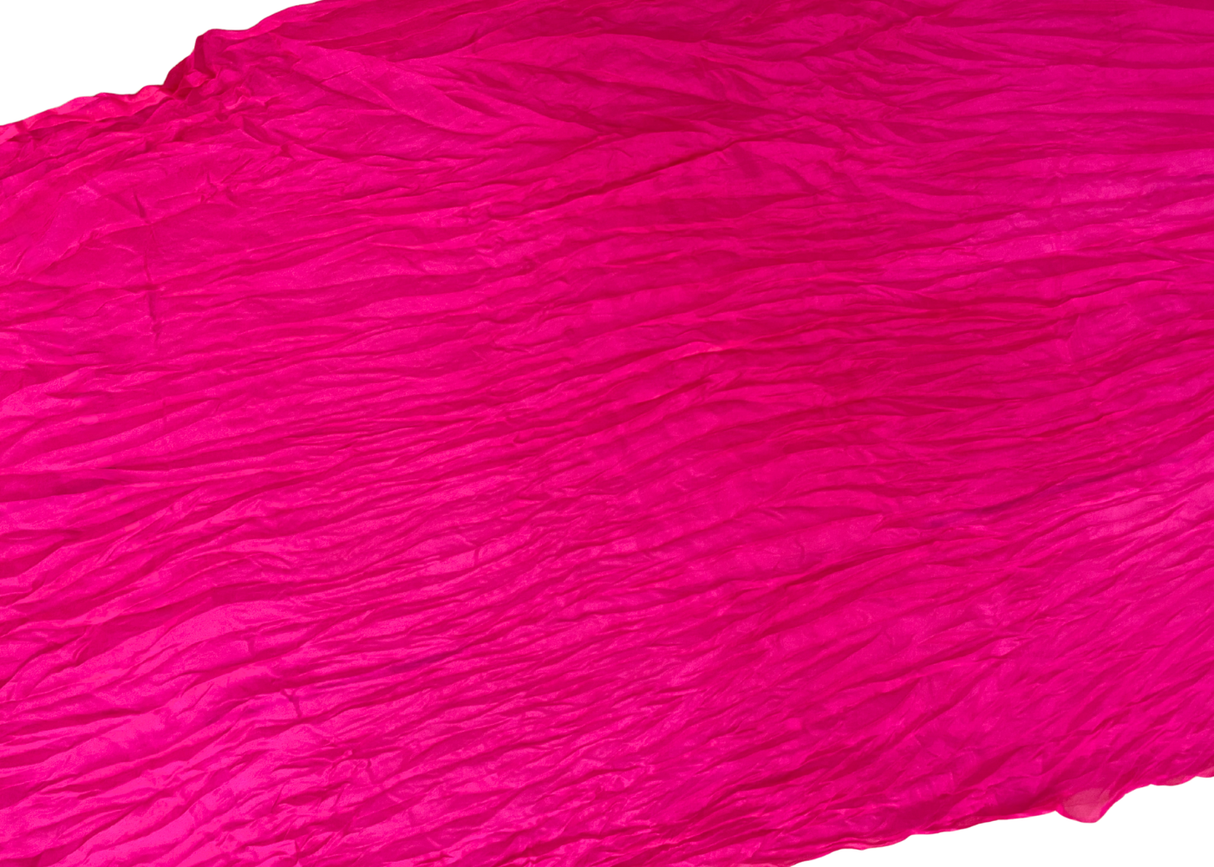 MALA viftevimpel. Viftevimpler er et af de nyeste håndredskaber på markedet. Viftevimplerne findes i flere forskellige flotte farvekombinationer.
Viftevimplen er fremstillet af 170 x 80 cm let og smidigt silkestof, monteret på en 55 cm bred vifte lav