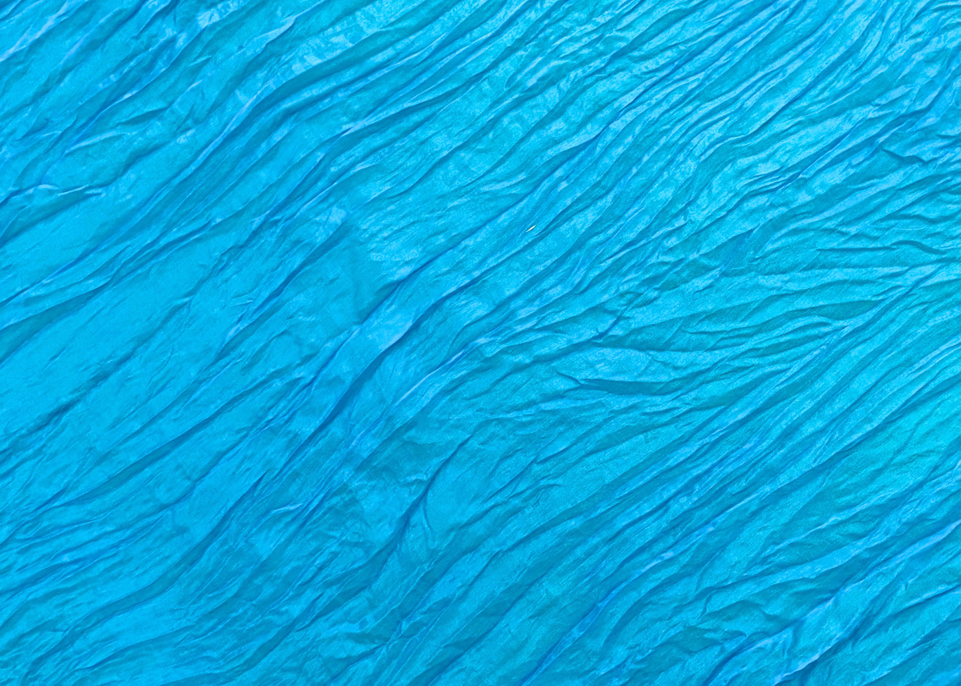 MALA viftevimpel. Viftevimpler er et af de nyeste håndredskaber på markedet. Viftevimplerne findes i flere forskellige flotte farvekombinationer.
Viftevimplen er fremstillet af 170 x 80 cm let og smidigt silkestof, monteret på en 55 cm bred vifte lav