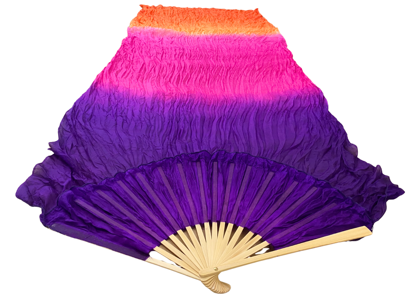 MALA viftevimpel. Viftevimpler er et af de nyeste håndredskaber på markedet. Viftevimplerne findes i flere forskellige flotte farvekombinationer.
Viftevimplen er fremstillet af 170 x 80 cm let og smidigt silkestof, monteret på en 55 cm bred vifte lav