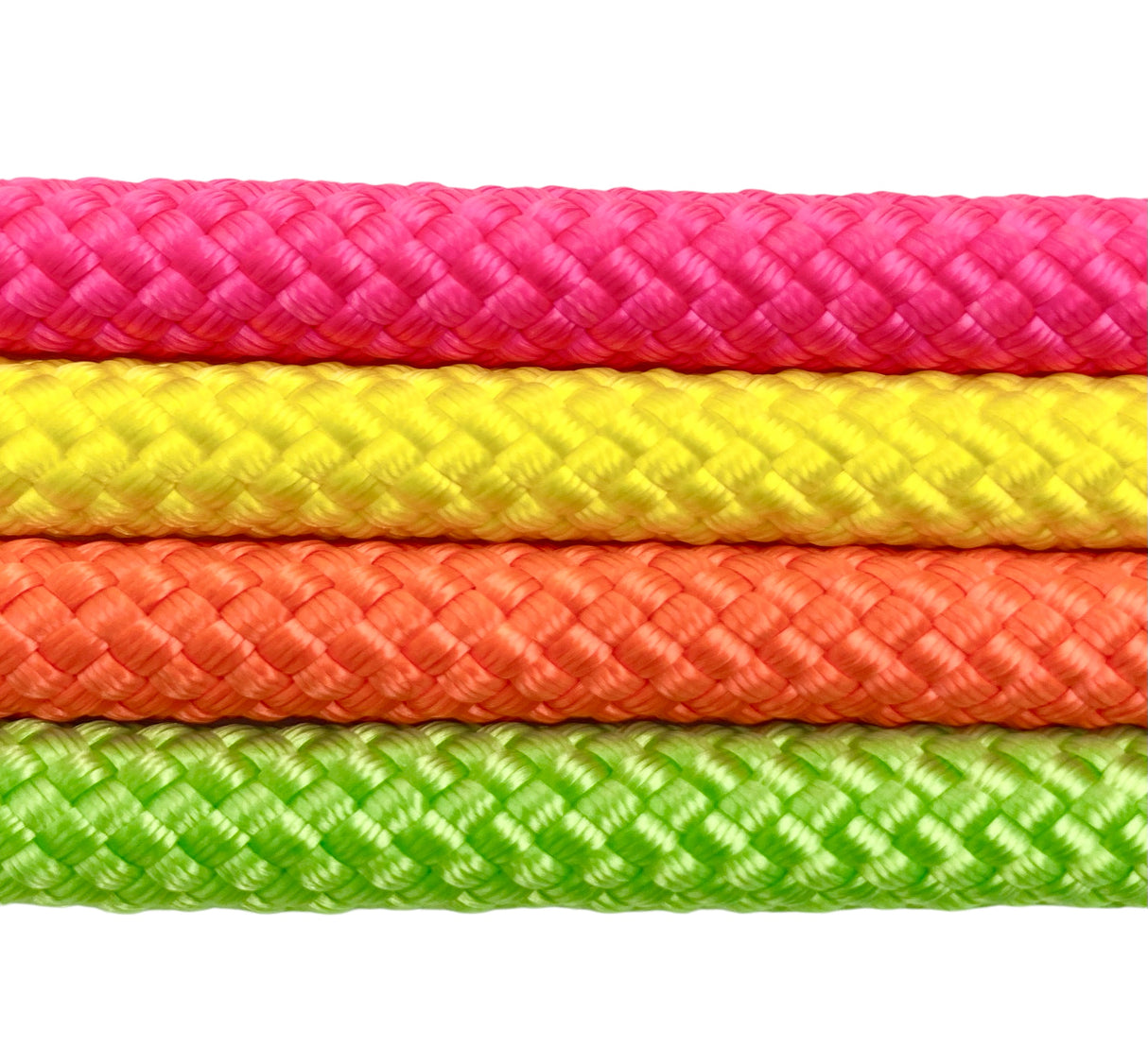 Amaya COMPETITION sjippetov.

Sjippetov til rytmisk gymnastik i absolut topkvalitet fra Amaya. FIG godkendt til konkurrencegymnastik. 
Super tæt vævning og en vægt på hele 210 g, som giver sjippetovet optimal tyngde til udførelse af komplekse sving, 