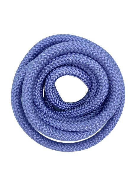 Lilla lys
Amaya COMPETITION sjippetov.

Sjippetov til rytmisk gymnastik i absolut topkvalitet fra Amaya. FIG godkendt til konkurrencegymnastik. 
Super tæt vævning og en vægt på hele 210 g, som giver sjippetovet optimal tyngde til udførelse af komplek