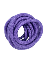 Lilla mørk
Amaya COMPETITION sjippetov.

Sjippetov til rytmisk gymnastik i absolut topkvalitet fra Amaya. FIG godkendt til konkurrencegymnastik. 
Super tæt vævning og en vægt på hele 210 g, som giver sjippetovet optimal tyngde til udførelse af komple