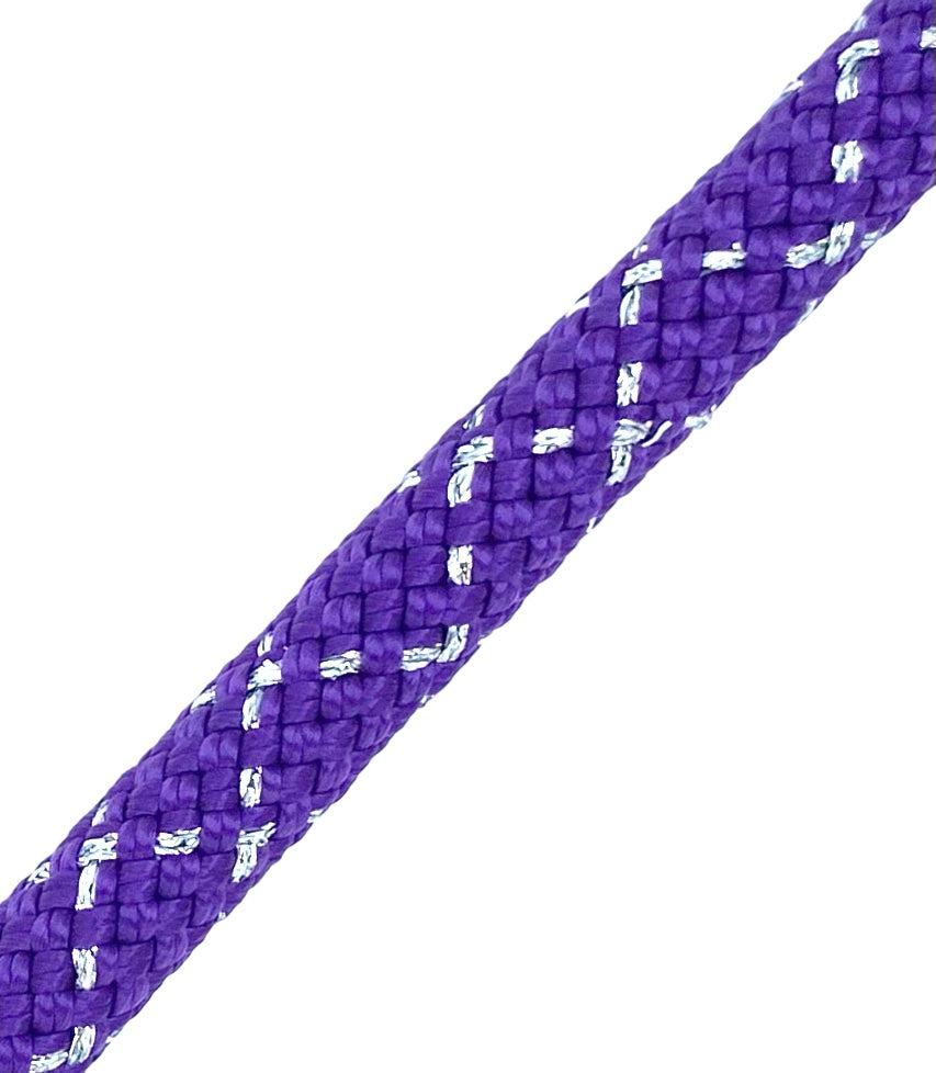 Sjippetov Pastorelli NEW ORLEANS, Violet/Sølv.

Pastorelli NEW ORLEANS sjippetov er af den bedste kvalitet og et foretrukkent mærke hos topgymnasterne indenfor rytmisk gymnastik.
FIG-godkendt til konkurrencer. 
Længde 3 m. 
Diameter 9 mm.
Sjippetovet