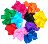 MALA vimpler fås i mange forskellige flotte, klare farver - Grøn, Hvid, Gul, Blå, Rød, Lyseblå, Pink, Orange, Lilla, Sort, Lyserød. 

Passer til alle aldersgrupper, da vimplen kan tilpasses til den ønskede længde.

5 cm bredt rayonbånd.
Stav sælges s