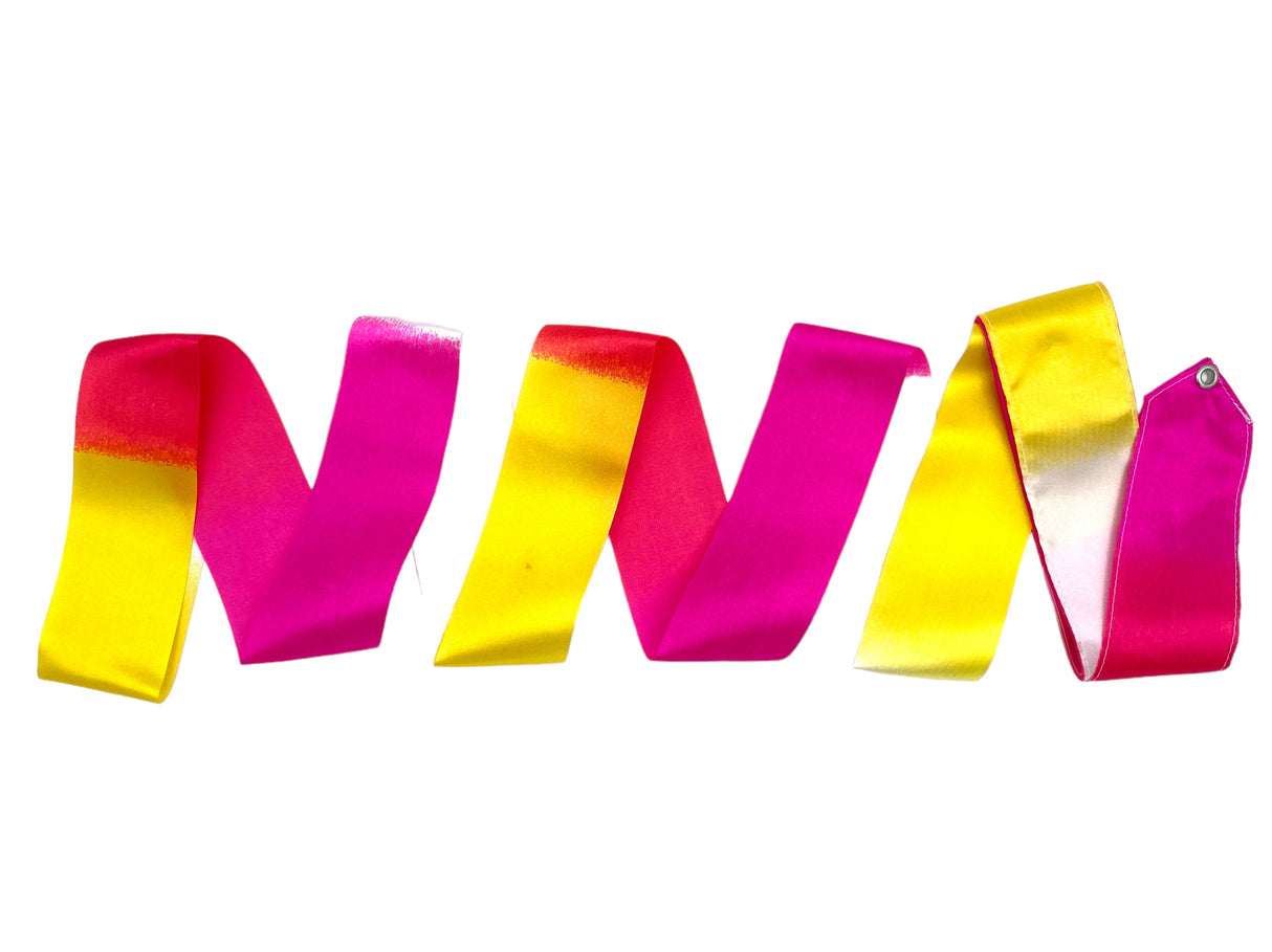 MALA vimpel i Rød, Gul, Hvid og Lyserød. 

Passer til alle aldersgrupper, da vimplen kan tilpasses til den ønskede længde.

5 cm bredt rayonbånd.
Stav sælges særskilt.

Vimpler er et håndredskab til både nybegyndere og erfarne gymnaster. 
Vimpler kan