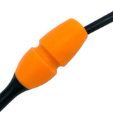 Tofarvet gymnastikkølle fra Pastorelli med en krop (den orange del) af gummi, hvilket gør, at køllen kan stødes mod gulvet og springe tilbage. 
Køllerne kan også sættes sammen i forlængelse af hinanden.

En farverig kølle til træning, opvisning, show