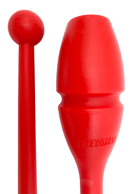 En farverig kølle til træning, opvisning, show og konkurrence.


Italienske Pastorelli står for den absolutte topkvalitet indenfor håndredskaber til rytmisk gymnastik. De tilbyder et bredt udvalg af udstyr, herunder tøndebånd, køller, bolde, vimpler 