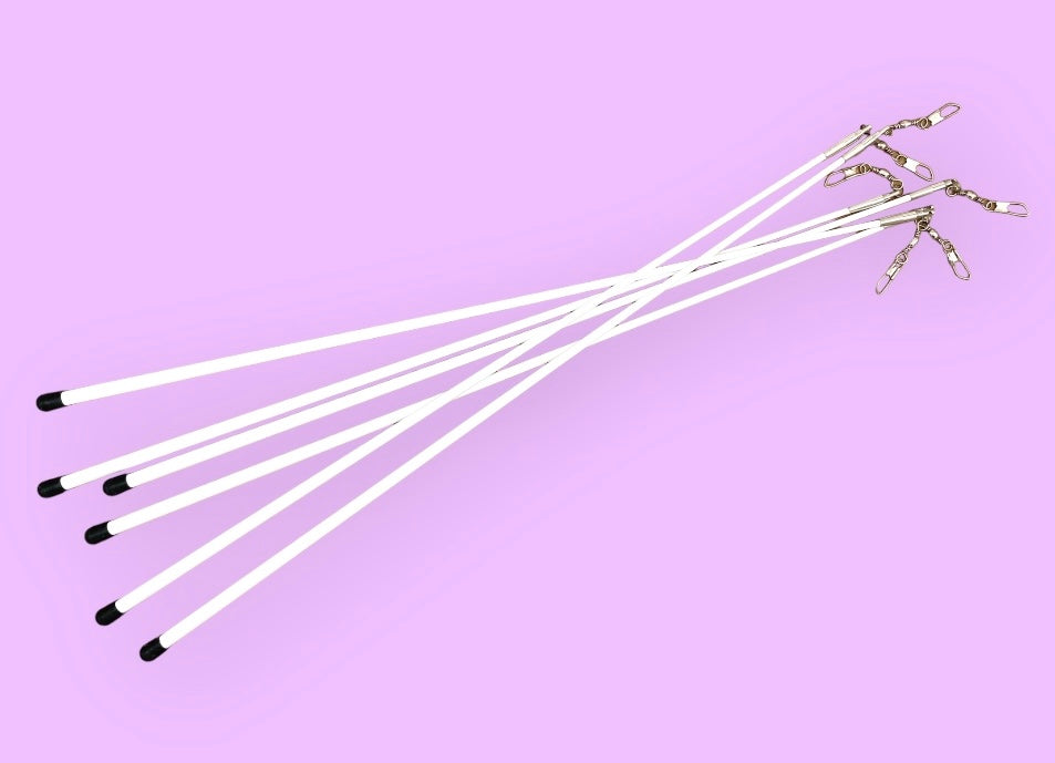 MALA vimpelstang til rytmisk gymnastik.
Klassisk hvid vimpelstang i glasfiber, med endeprop i gummi, samt øje og svirvel til vimpelmontering.
Rigtig god kvalitet. 
Designet til at give gymnasten optimal effekt af koreografier, sving og kast med vimpl