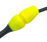 Tofarvet gymnastikkølle fra Pastorelli med en krop (den orange del) af gummi, hvilket gør, at køllen kan stødes mod gulvet og springe tilbage. 
Køllerne kan også sættes sammen i forlængelse af hinanden.

En farverig kølle til træning, opvisning, show