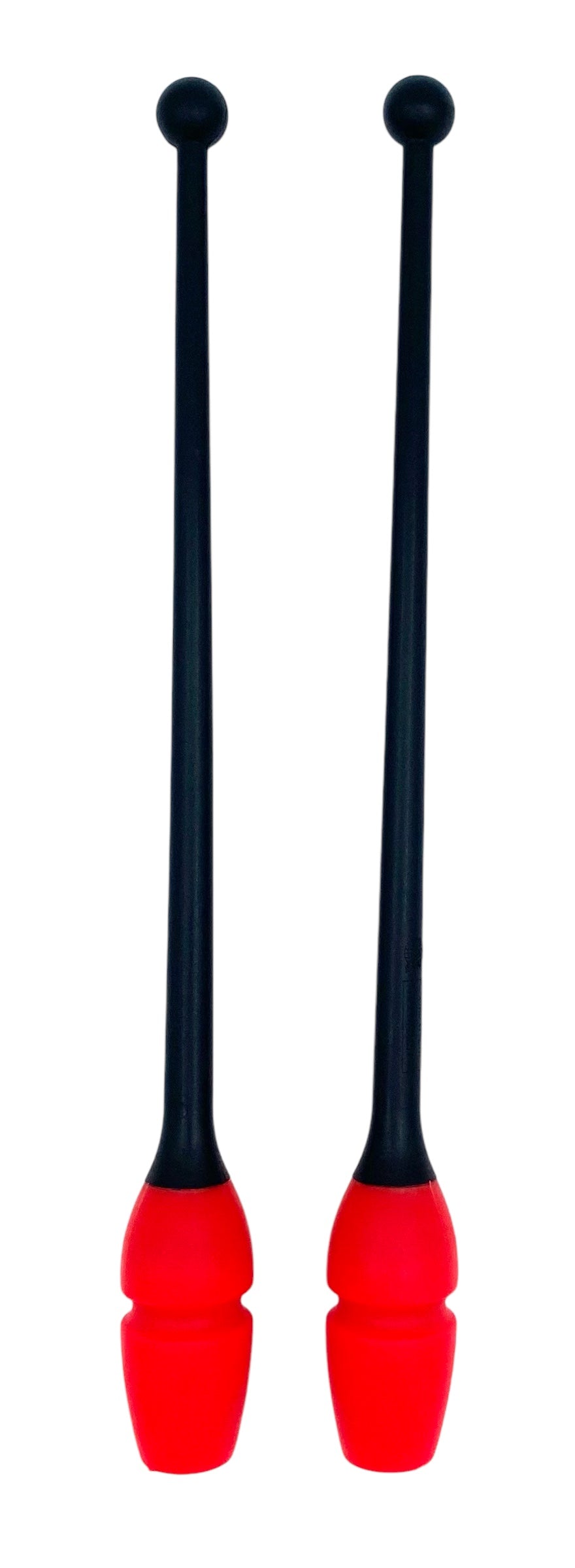 Tofarvet gymnastikkølle fra Pastorelli med en krop af gummi, hvilket gør, at køllen kan stødes mod gulvet og springe tilbage. 
Køllerne kan også sættes sammen i forlængelse af hinanden.

En farverig kølle til træning, opvisning, show og konkurrence.
