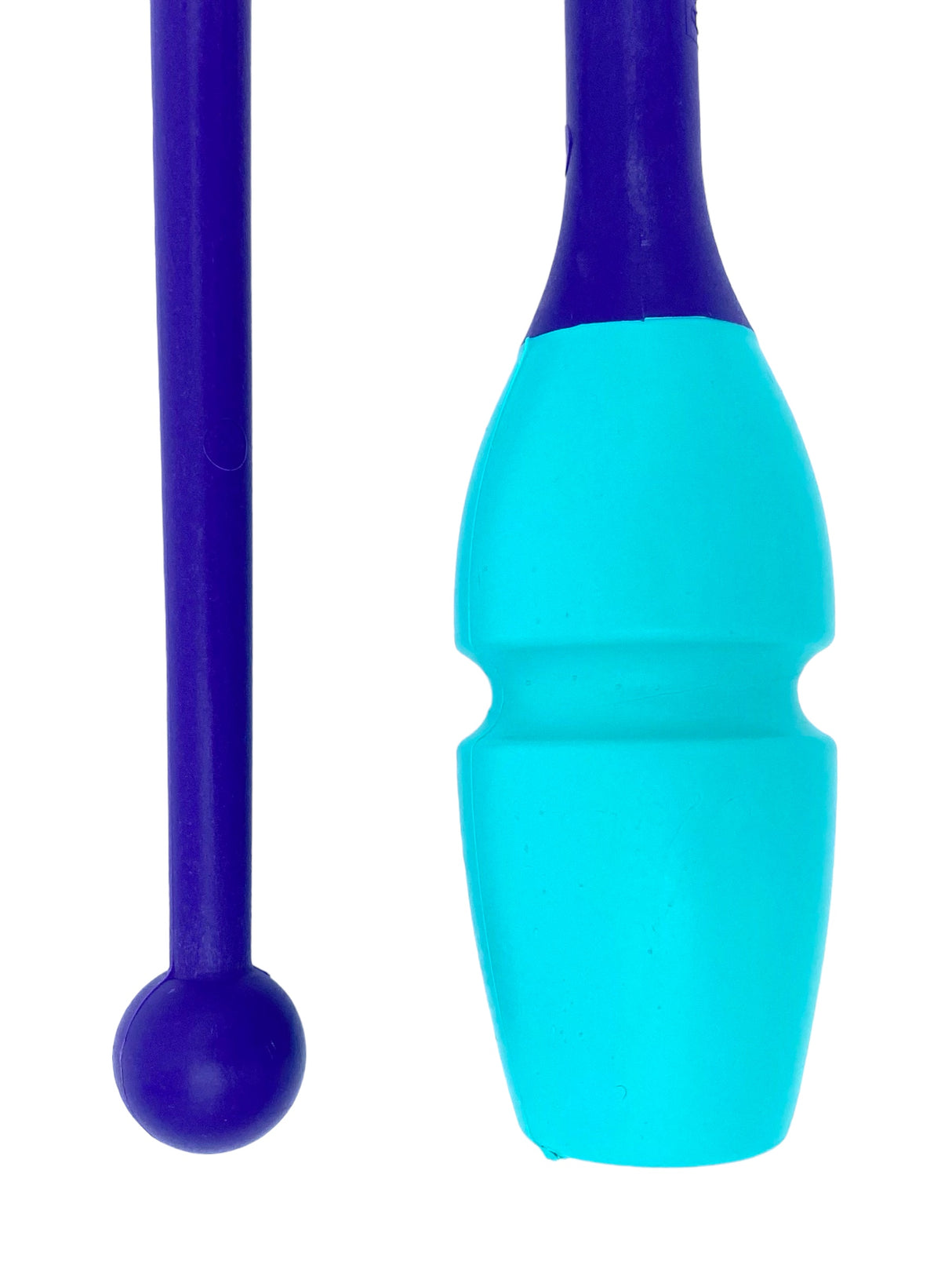 Tofarvet gymnastikkølle fra Pastorelli med en krop af gummi, hvilket gør, at køllen kan stødes mod gulvet og springe tilbage. 
Køllerne kan også sættes sammen i forlængelse af hinanden.

En farverig kølle til træning, opvisning, show og konkurrence.
