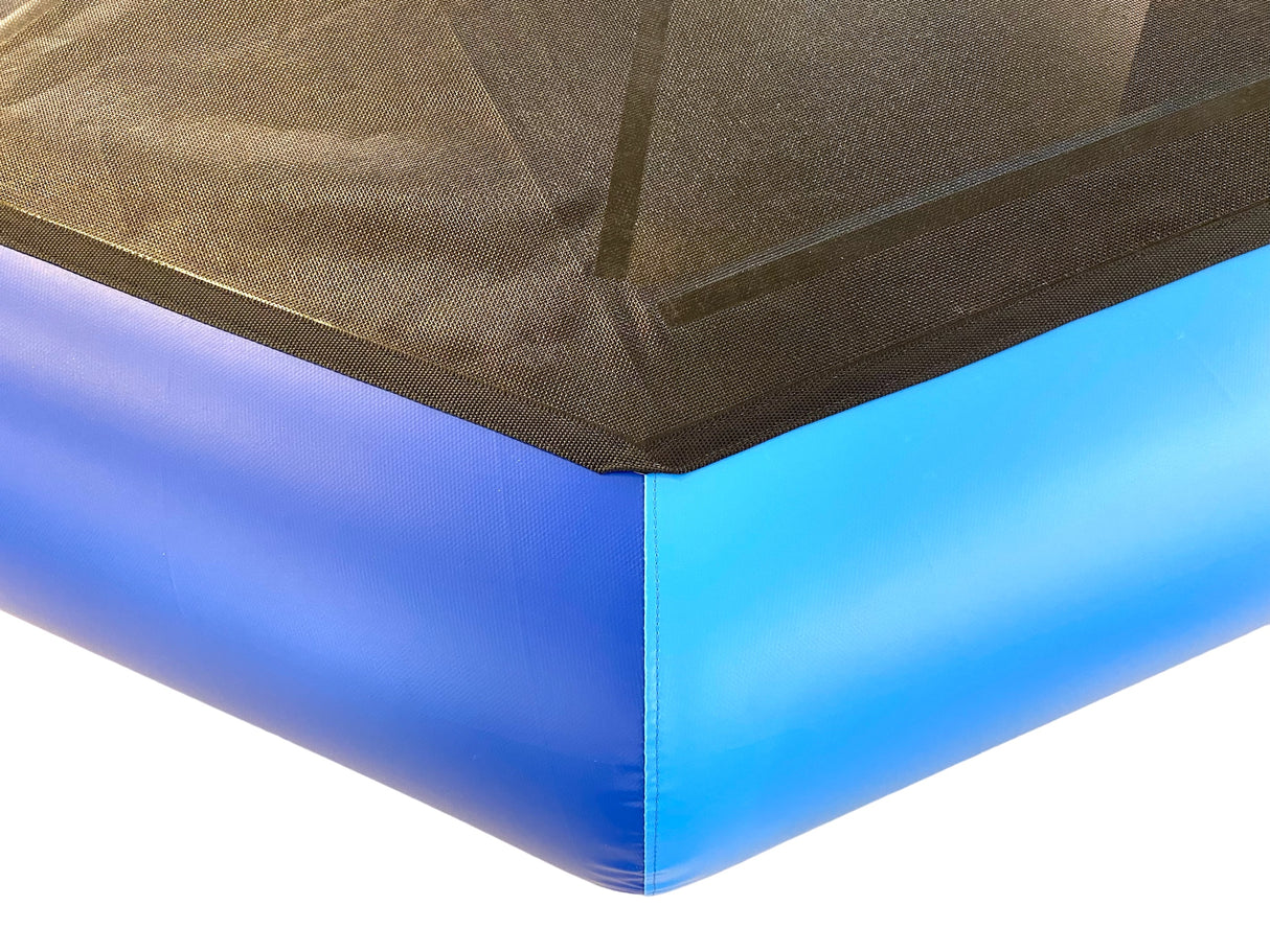 Hoppeburger ø 200 cm.
700 g/m2. PVC dug.

Den bedste trampolin til de helt små.

Med denne burger kan der hurtig leges øvelser ind til motorik, balance og hoppetræning

Det er så sjovt for børnene når der læres med leg.