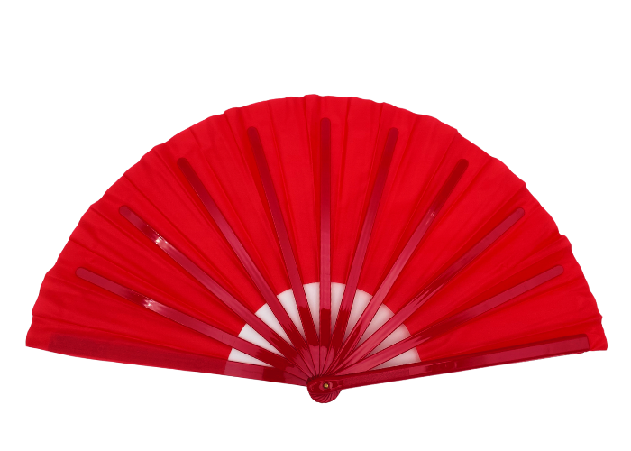 Rød gymnastikvifte. Oplev elegance og effekt på opvisningsgulvet med vores gymnastikvifte. Denne vifte fås i flere forskellige farver, så du kan vælge den, der passer bedst til din stil og optræden. Når viften er udslået, måler den imponerende 60 cm 